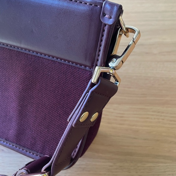 Charles & Keith burgundy crossbody purse - Picture 9 of 9